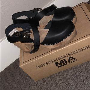 MIA leather clogs